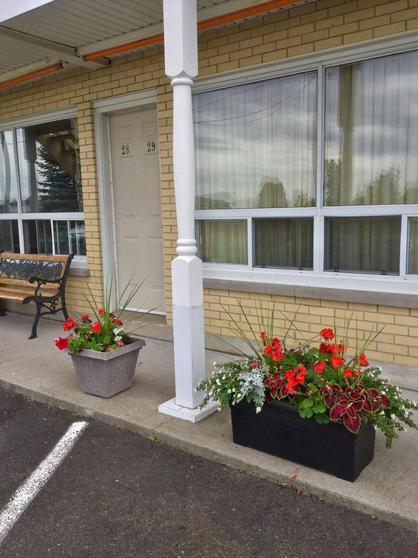 Milan Garden Inn Thorold Екстериор снимка