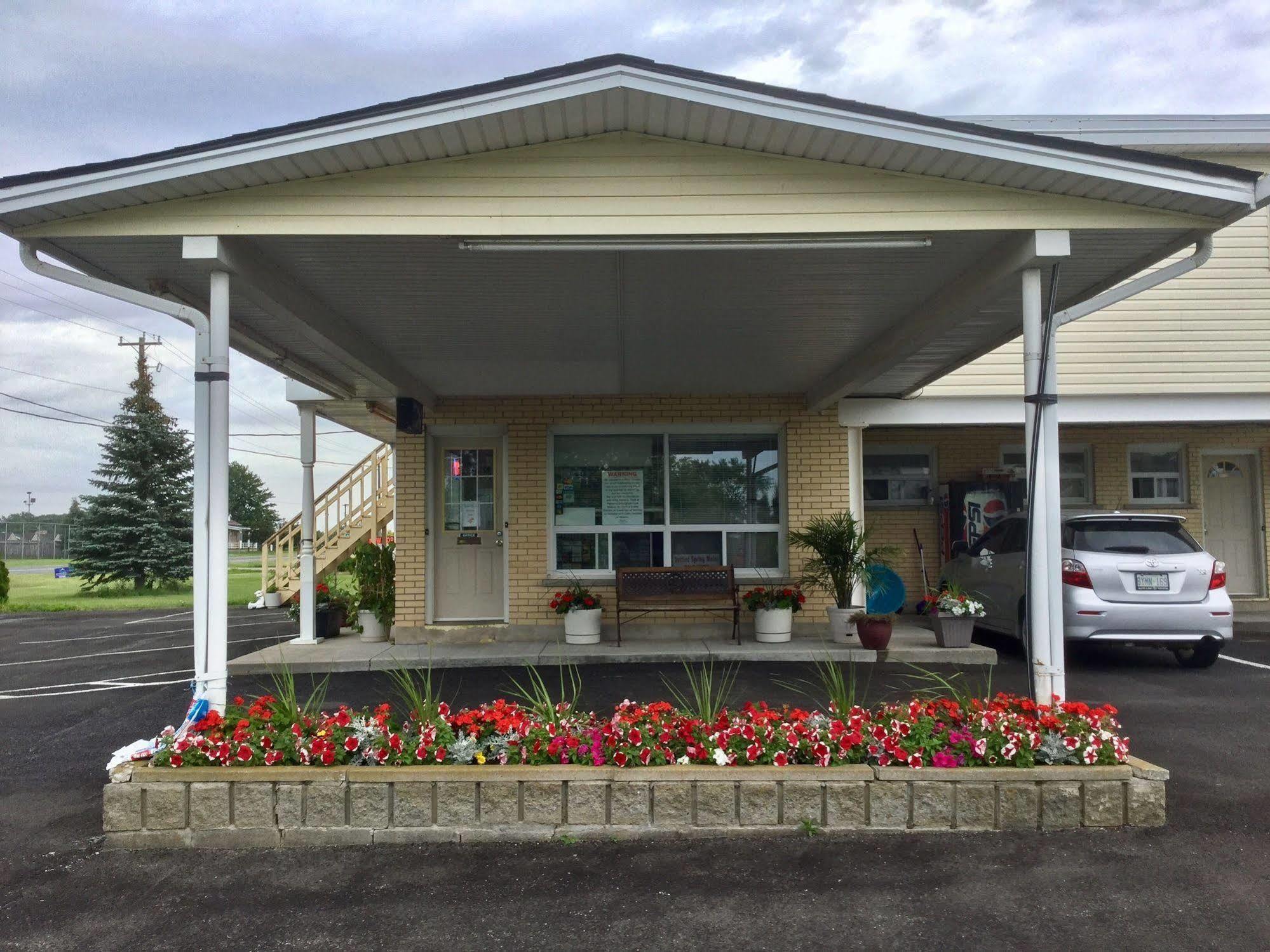 Milan Garden Inn Thorold Екстериор снимка